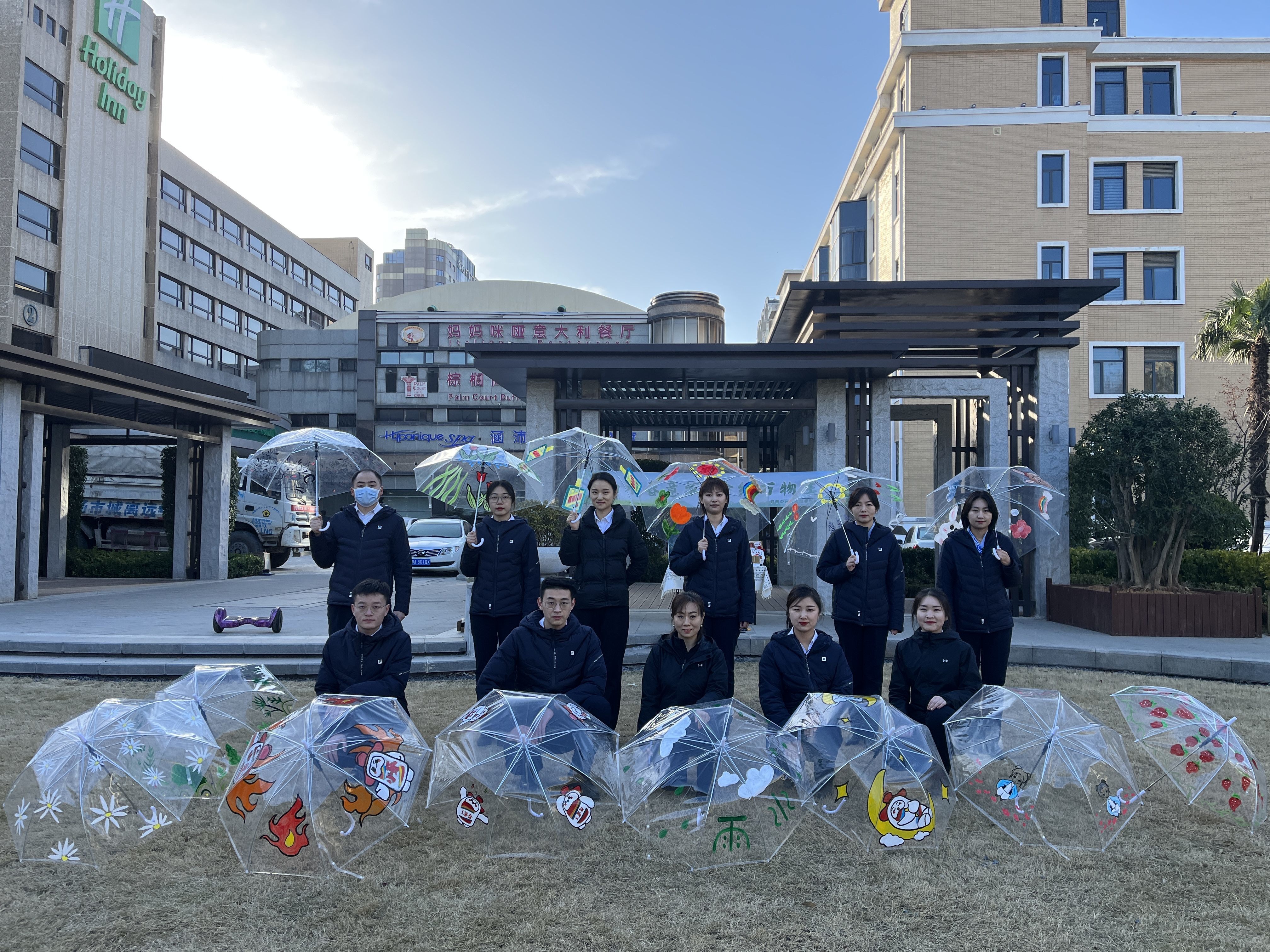 “雨水(shuǐ)春意濃 傘繪萬物生(shēng)”中州皇冠開(kāi)展雨水(shuǐ)節氣主題活動