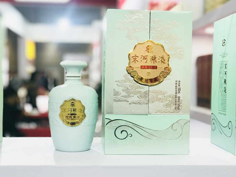 新品丨“皇冠窖藏 宋河(hé)糧液”亮相2018長沙全國秋糖會(huì)