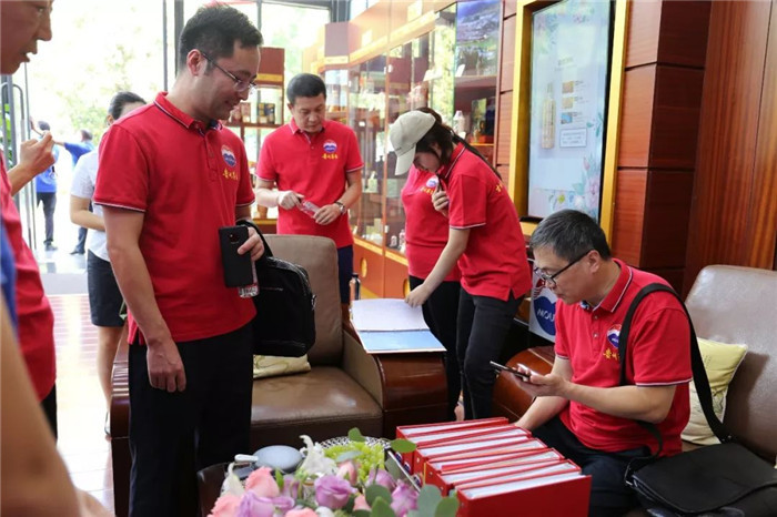 貴州茅台海南省、吉林省經銷商代表莅臨河南鈣源貿易有限公司調研指導