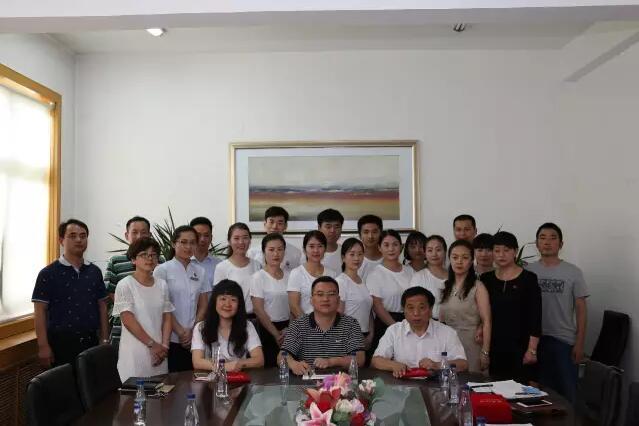 貿易公司舉辦2017年上(shàng)半年工作(zuò)總結會(huì)暨表彰大(dà)會(huì)