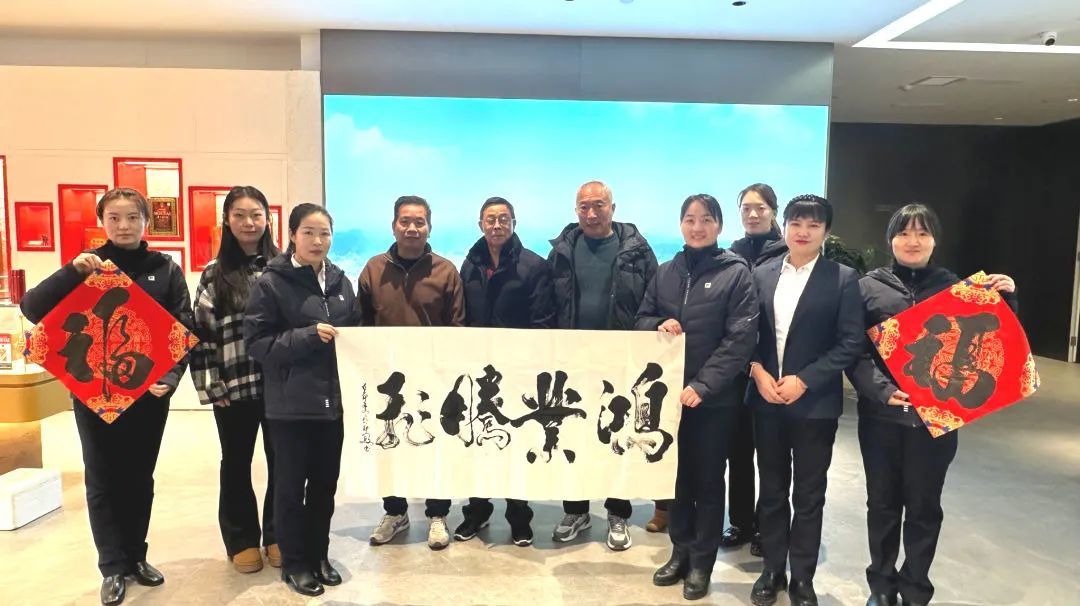 翰墨有(yǒu)傳承 酒香沁人(rén)心||冬至時(shí)節，與茅台一起繪書(shū)畫(huà)、品美酒
